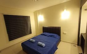 Instastay Room Unit Marina Island Teluk Batik - 1 Bedroom Queen Bed & 2 Single Bed